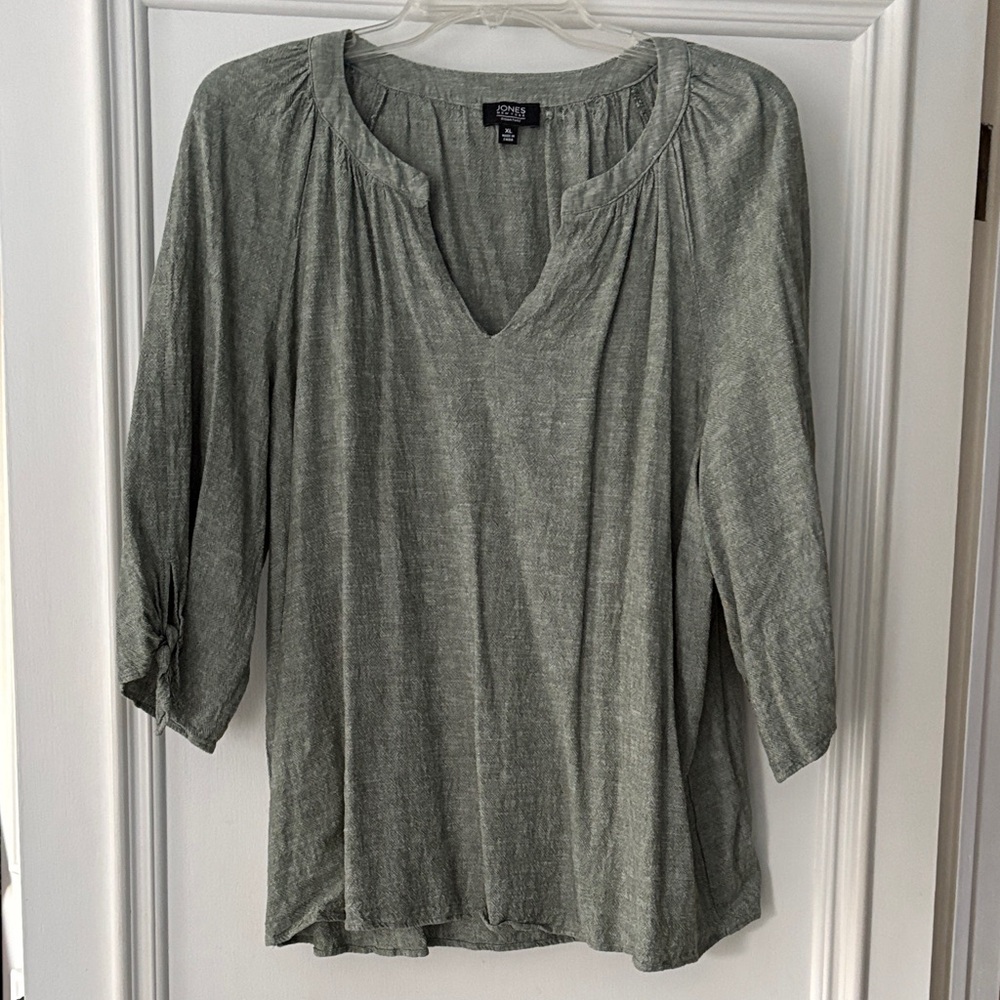 Jones New York Sage Green Split V-Neck Tunic Top
